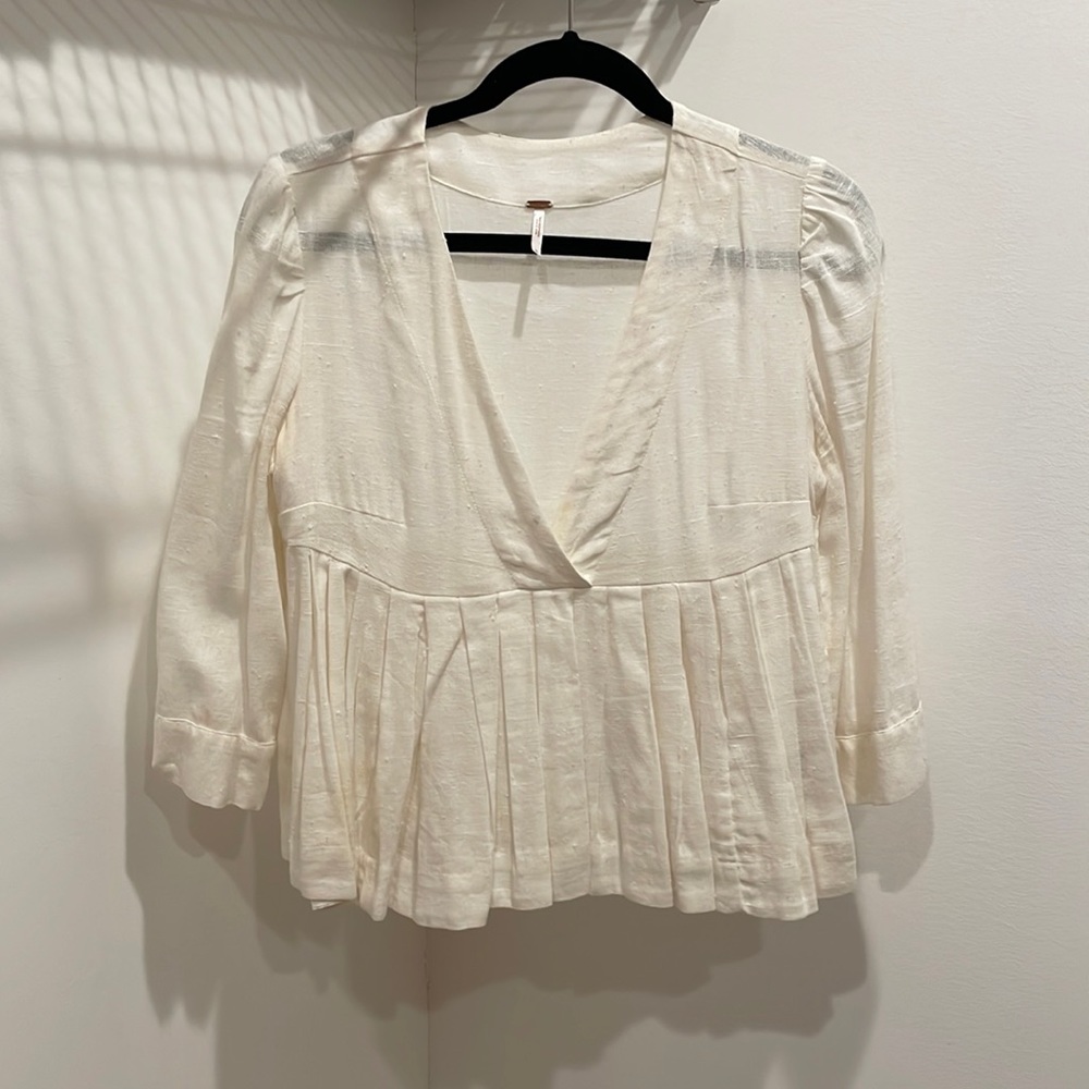 Low cut white top Size S